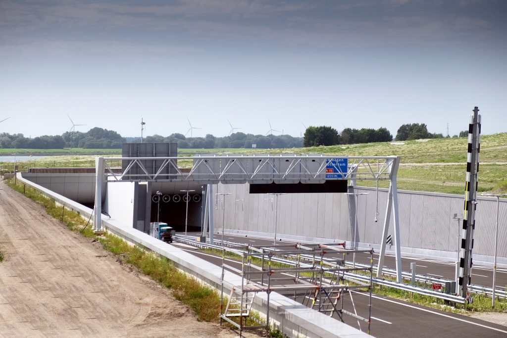 Ritje door nieuwe Blankenburgtunnel kost vrachtwagenchauffeur meer dan 8 euro