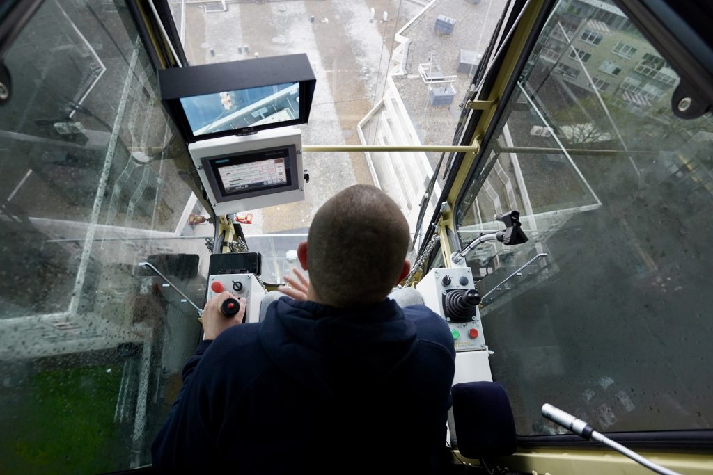 Meerijden op een mobiele torenkraan: 'Op eenzame hoogte'