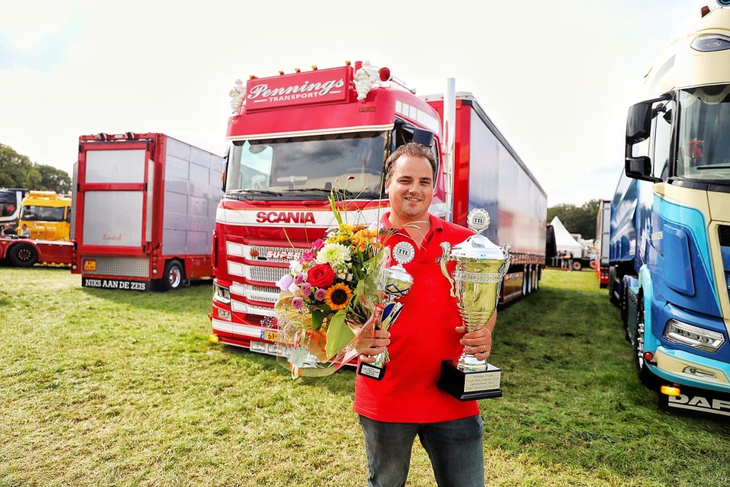 Edwin Pennings wint titel 'Mooiste Truck' van Truckshow Liessel