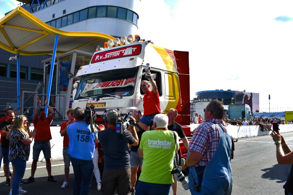 Peter van Setten wint decibellencontest Truckstar Festival: ‘Het geheim van de smid’