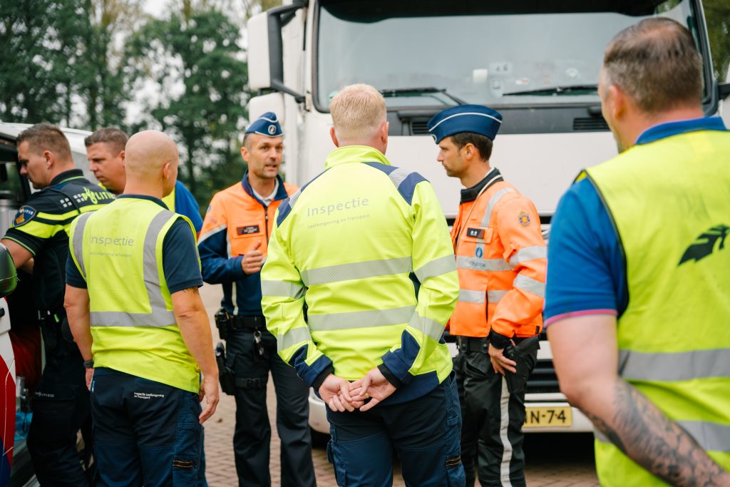 ‘Flink aantal’ overtredingen door vrachtwagens bij controle ILT en politie