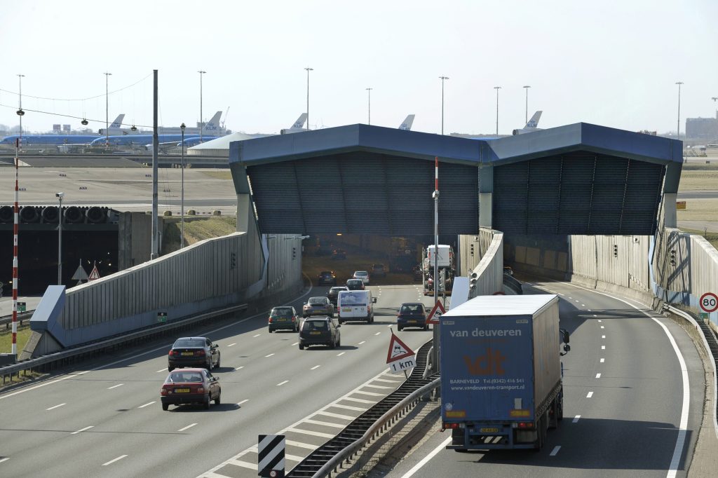 Vanaf oktober hoogtedetectie voor vrachtwagens bij Schipholtunnel