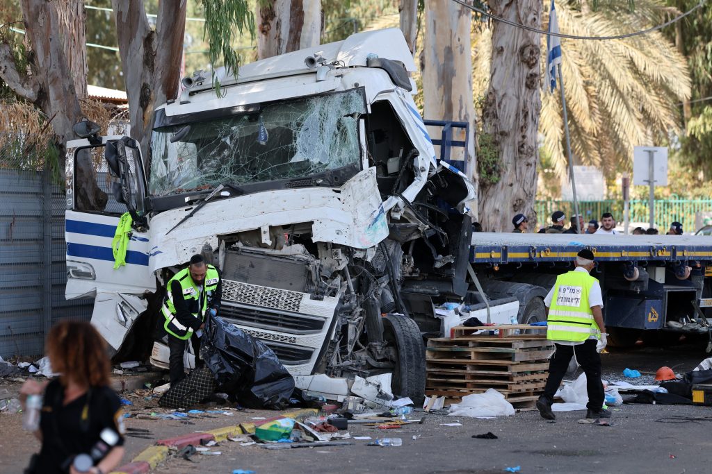 Tientallen gewonden in Israël nadat vrachtwagen inrijdt op bushalte